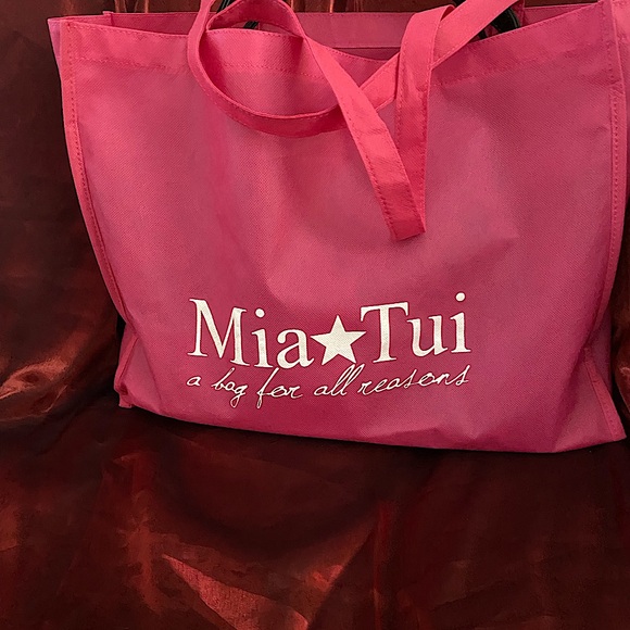 Mia Tui Travel Tote from London - Picture 4 of 17
